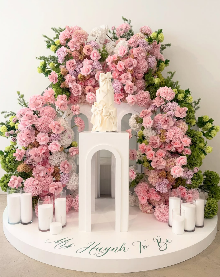 Plinth Set + Stage - Pink Florals