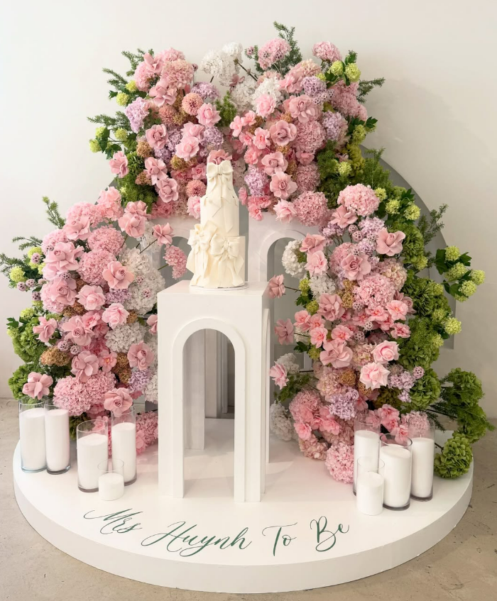 Plinth Set + Stage - Pink Florals